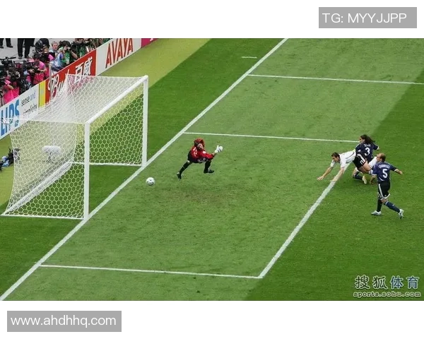 必一体育全景回顾球员破门瞬间精彩集锦与感动时刻