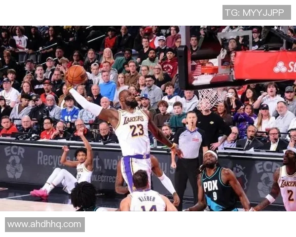 湖人大胜开拓者,詹皇独得30分 湖人大胜开拓者,詹皇独得30分