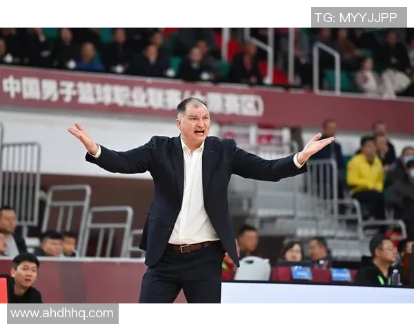 克里斯多夫-奥贝克帕表现抢眼,获得最佳新秀称号 克里斯多夫-奥贝克帕表现抢眼,获得最佳新秀称号